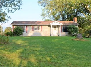 1228 Papertown Rd, Warfordsburg, PA 17267