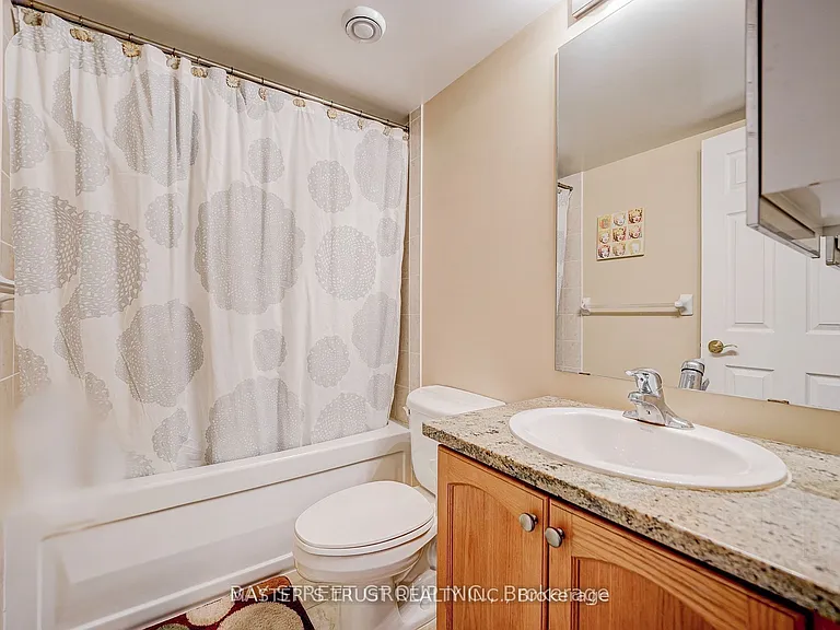 30 Grand Trunk Cres #711 — Photo 12