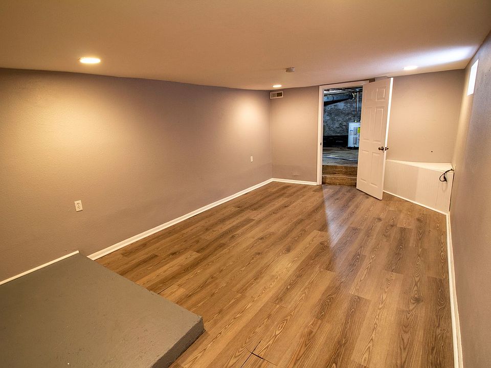 1st image of 207 Waller Ave #0