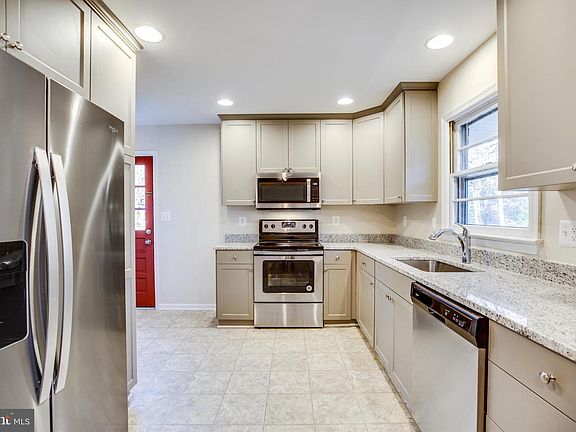 4th image of 216 Anderson Dr