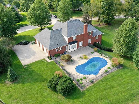 5th image of 882 Rosewood Dr