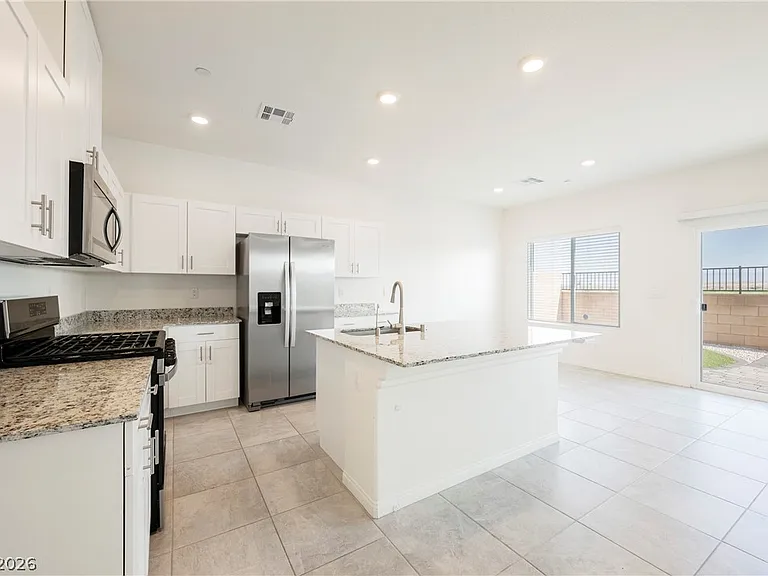 402 Larksong Ave — Photo 10