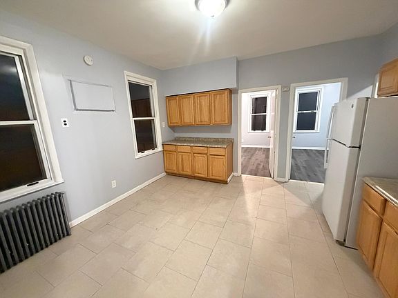 2nd image of 41 W 54th St #4E