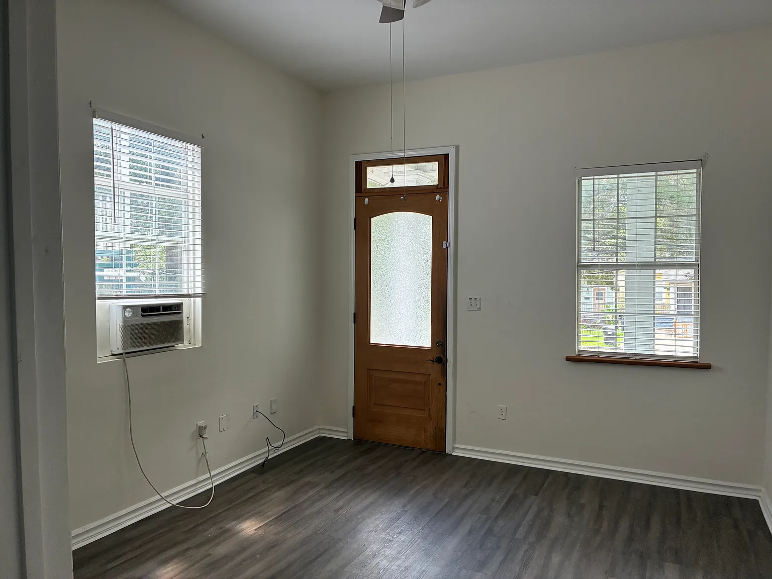 2 bed, 900 sqft, $1,500 — Photo 2