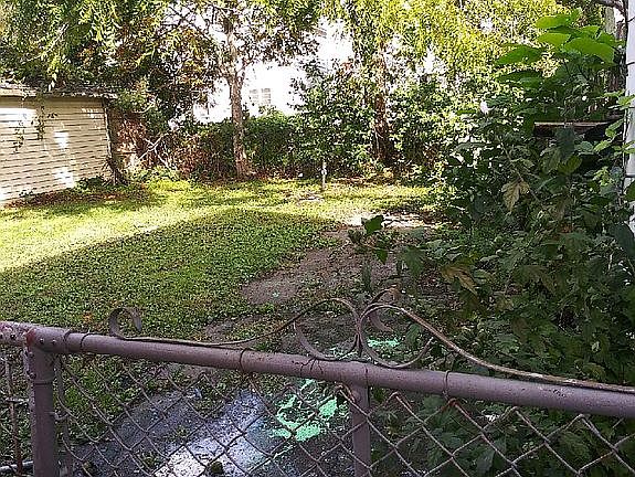 4th image of 19 Wood Ave