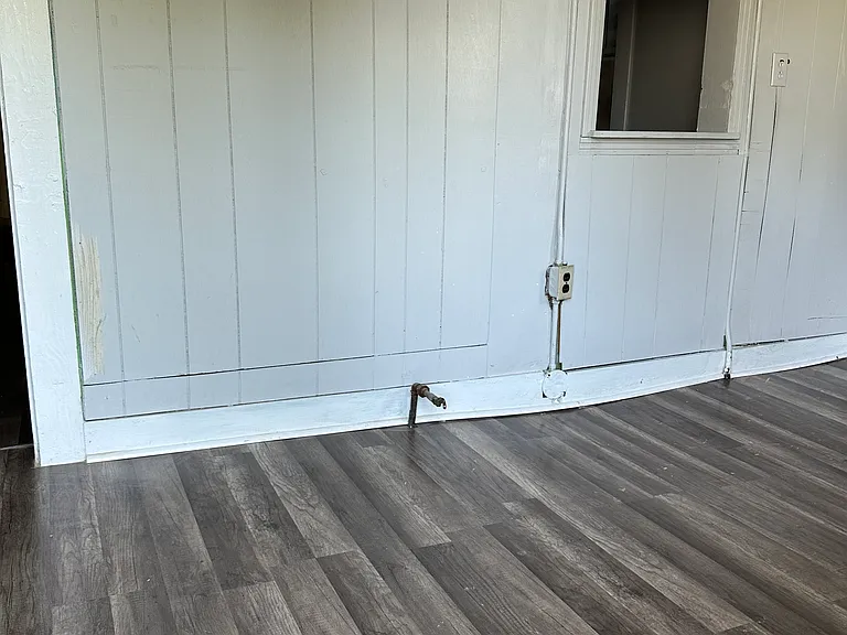 1253 Thomas St — Photo 12