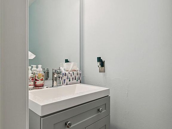 4th image of 4007 Captain Molly Cir