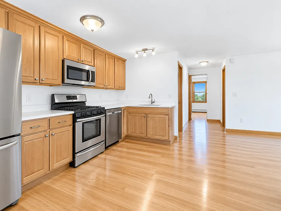 1098 Lexington
