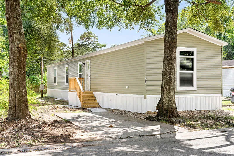 3 bed, 2.0 bath, 1216 sqft, $1,499 — Photo 1