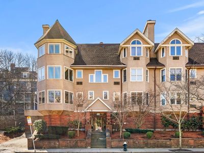 626 Washington St APT 1, Brookline, MA, 02446