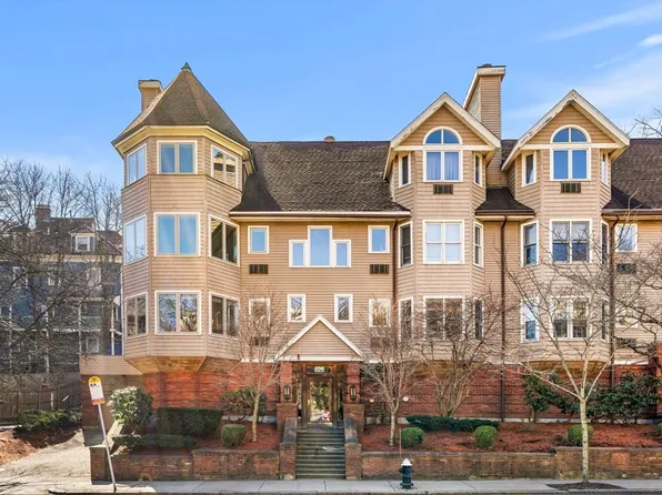 626 Washington St APT 1, Brookline, MA 02446