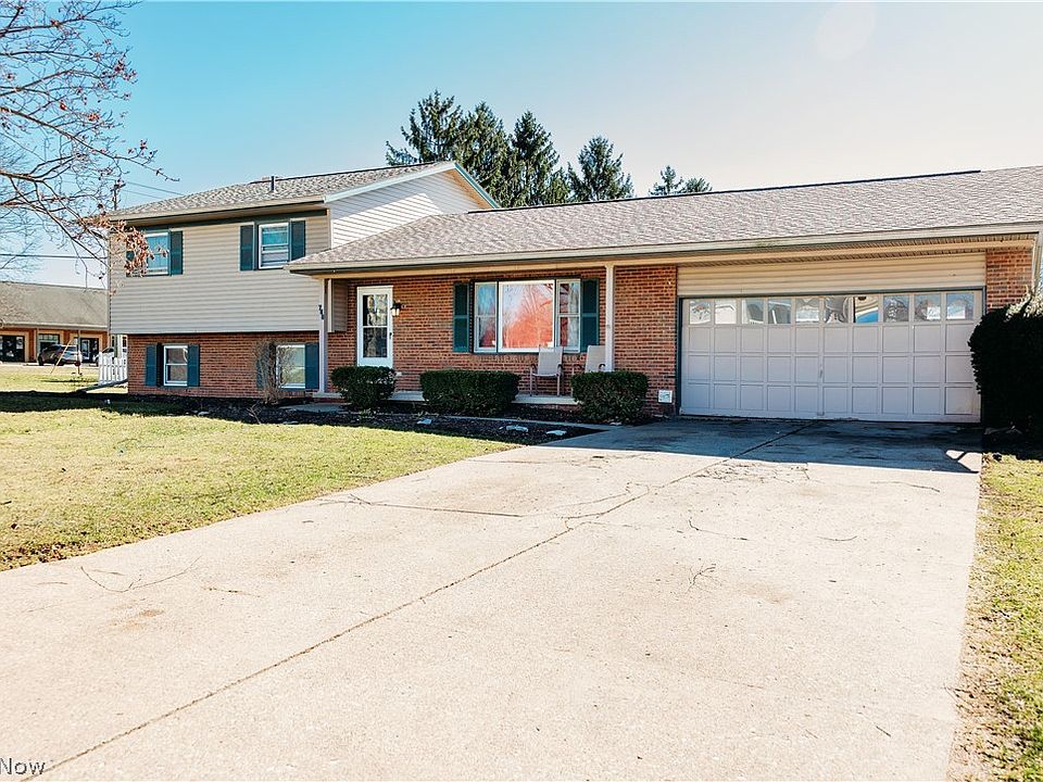 1st image of 700 Denshire Dr NW