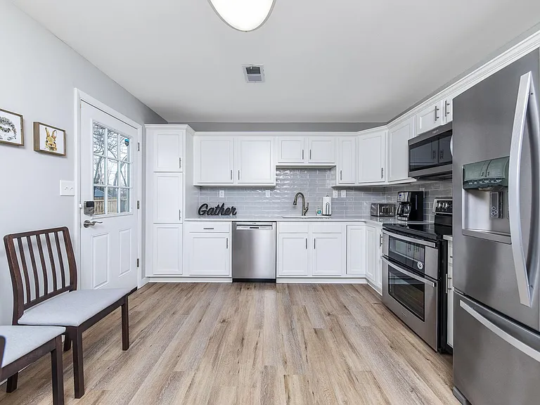 1021 Olympia Dr — Photo 9