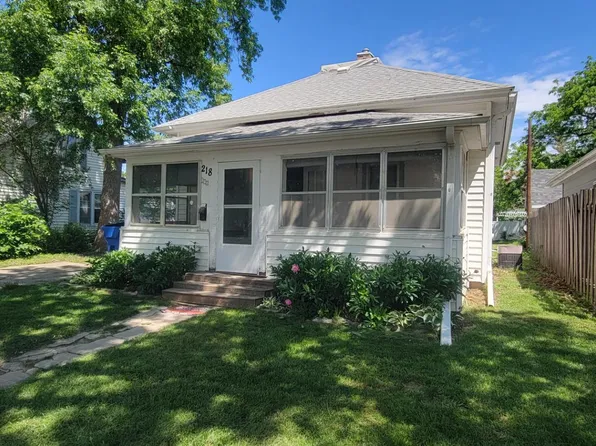 218 E National St, Vermillion, SD 57069