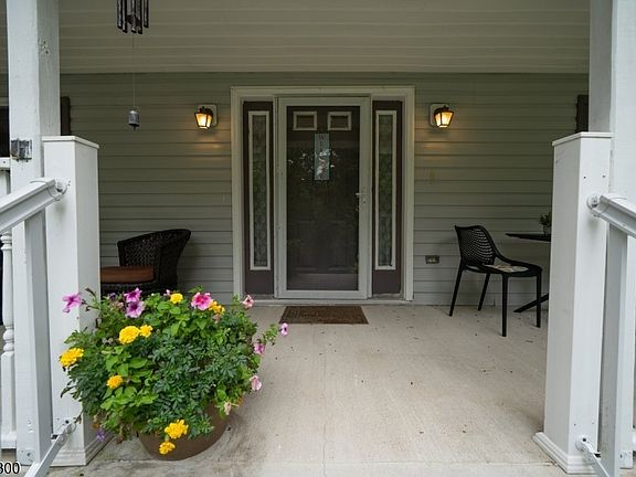 3rd image of 28 Alpine Dr