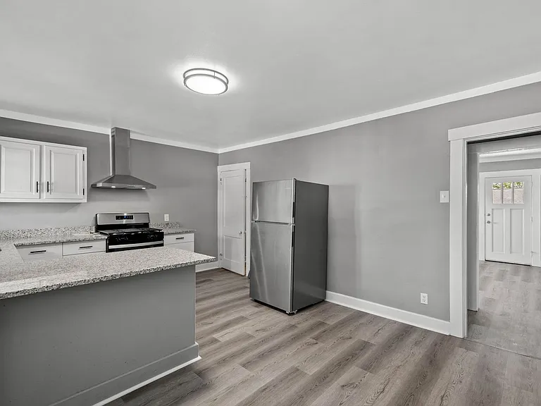 1744 Highland Ave — Photo 13
