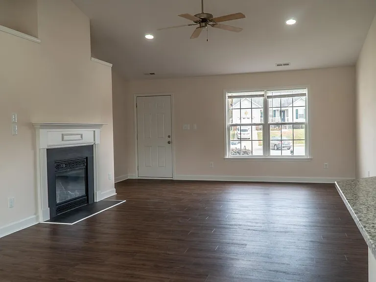 585 Bost Xing — Photo 1