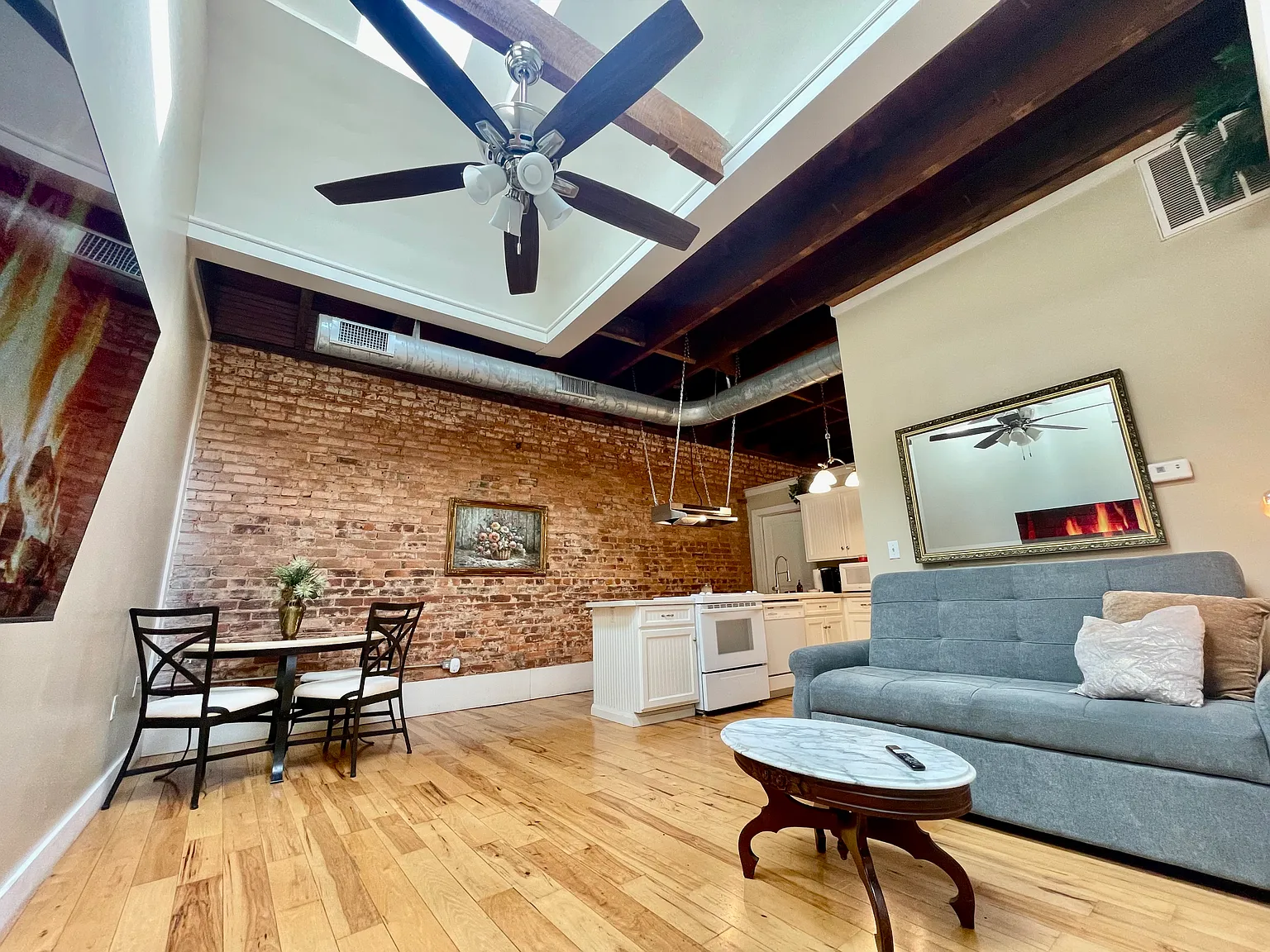 103 Court Sq — Photo 2