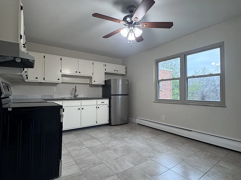 400 Riverside Dr #28 — Photo 4