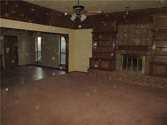 4th image of 709 SW 111th St