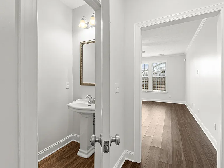 597 Vinings Dr — Photo 5