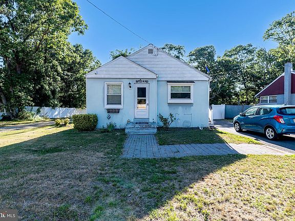 2nd image of 406 Oak Ave