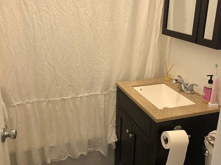 646 1/2 W Roscoe St #1N — Photo 18