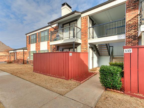 3rd image of 3003 River Oaks Dr APT 232