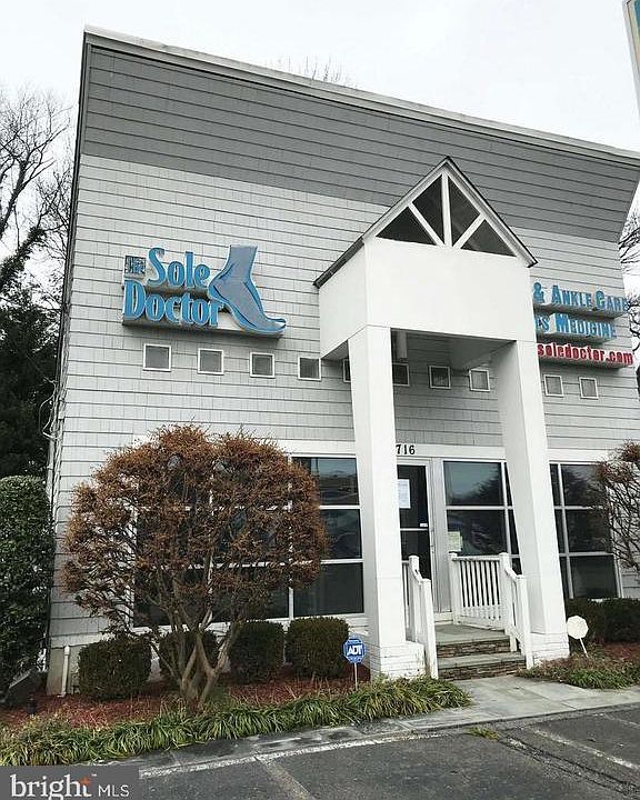 1st image of 6716 Arlington Blvd