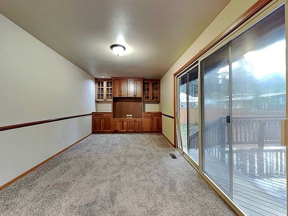 4th image of 1234 Maplewood Dr