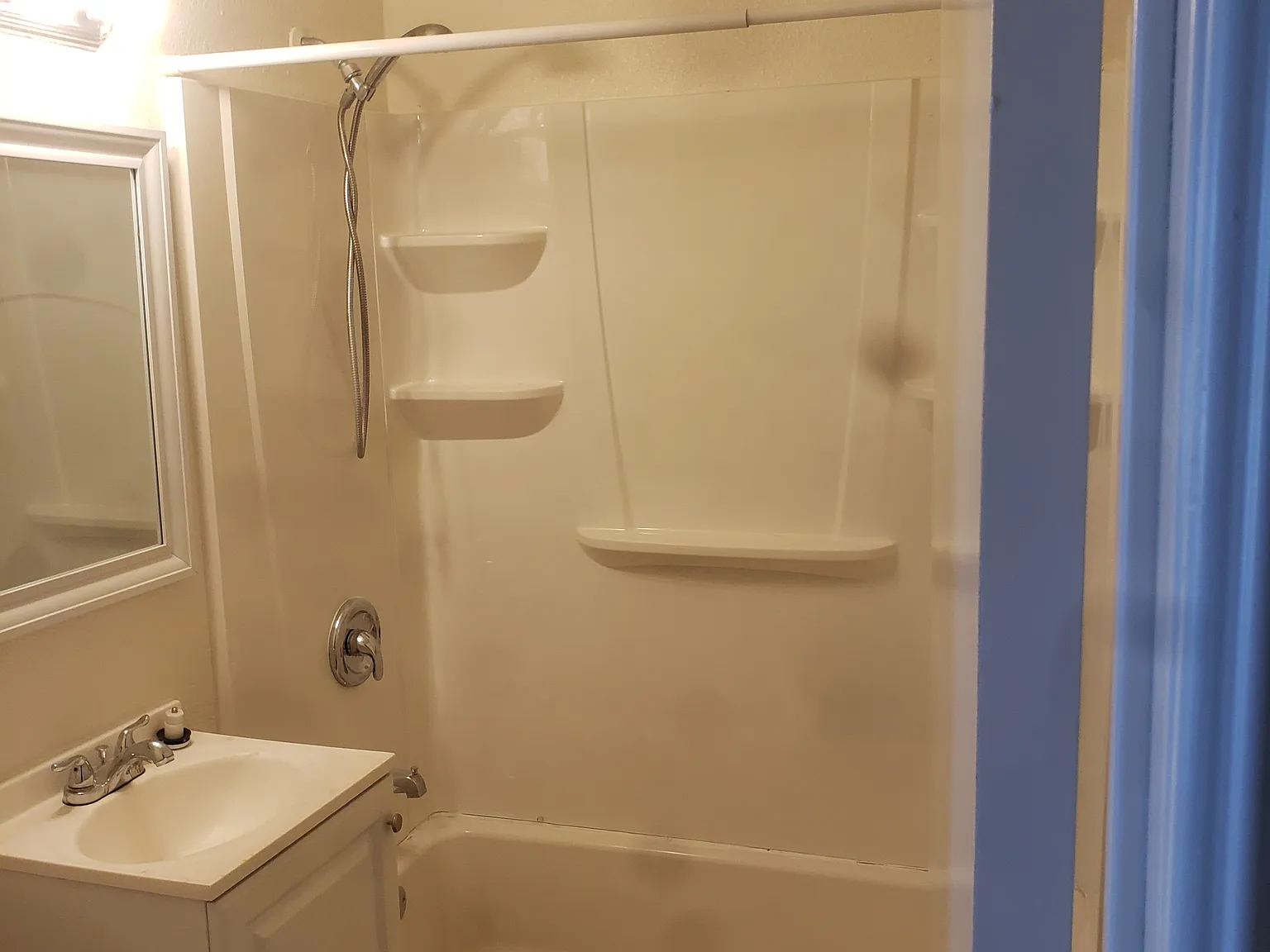 2 Bedroom 1 Bath — Photo 3