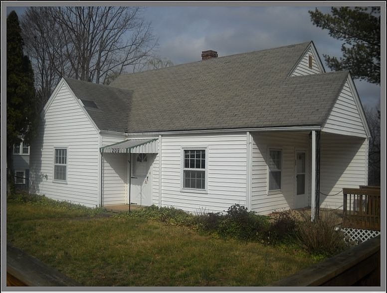 1st image of 209 Greyson St