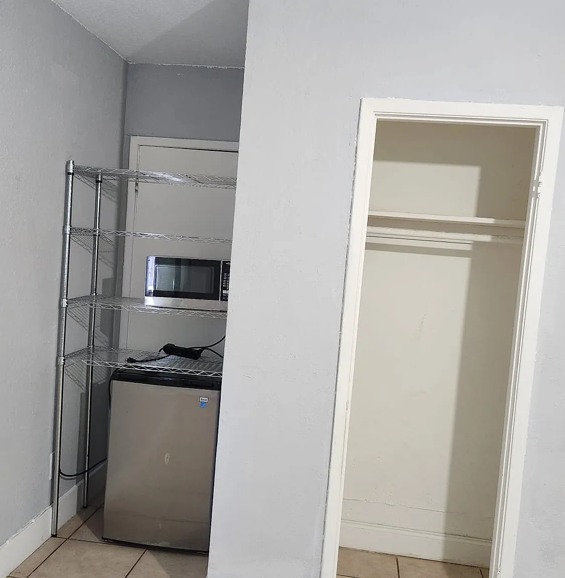 Studio, $800 — Photo 3