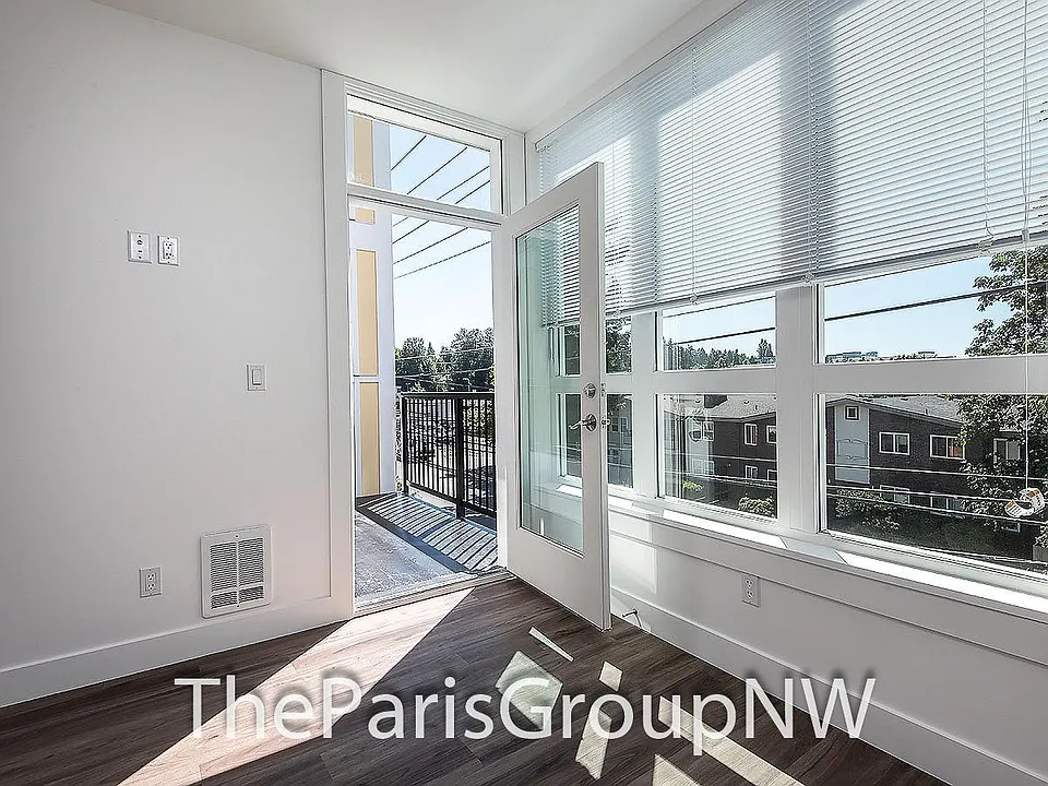 3108 NE 145th St #304