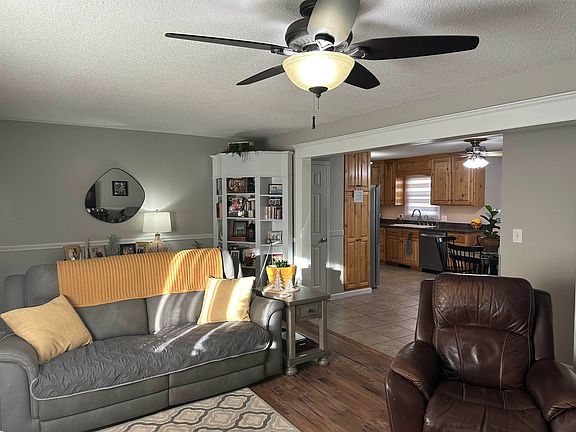 4th image of 2216 Felten Dr
