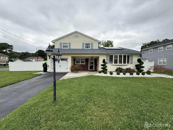 2 Elaine Ct, Old Bridge, NJ 08857