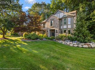49238 Plum Tree Dr, Plymouth, MI 48170