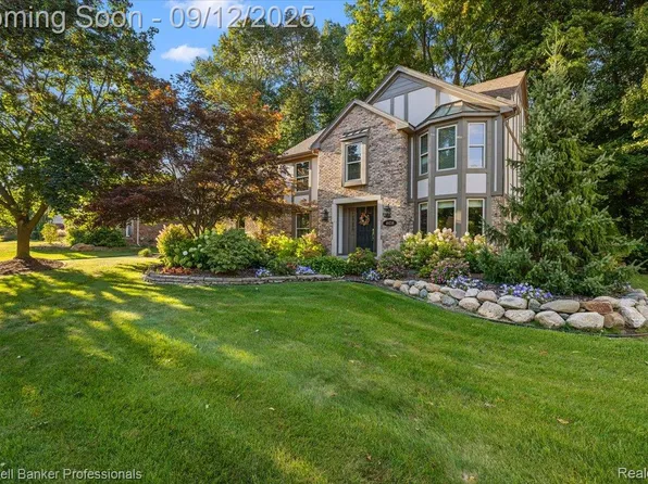 49238 Plum Tree Dr, Plymouth, MI 48170