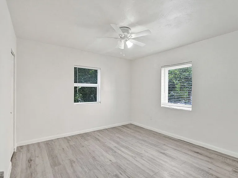 200 NW 13th St — Photo 13