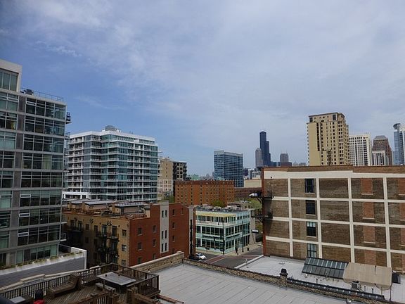 2nd image of 1631 S Michigan Ave APT 610