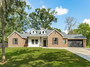 1219 Chuckwagon Ct, Angleton, TX 77515