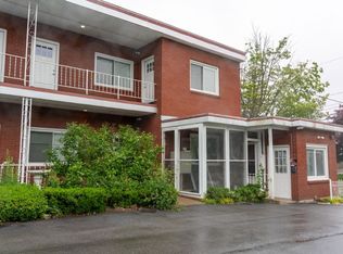 195 S Broadway #1, Saratoga Springs, NY 12866