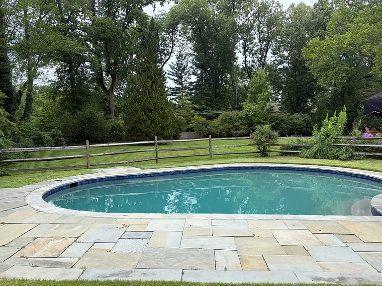 601 Harriton Rd — Photo 3