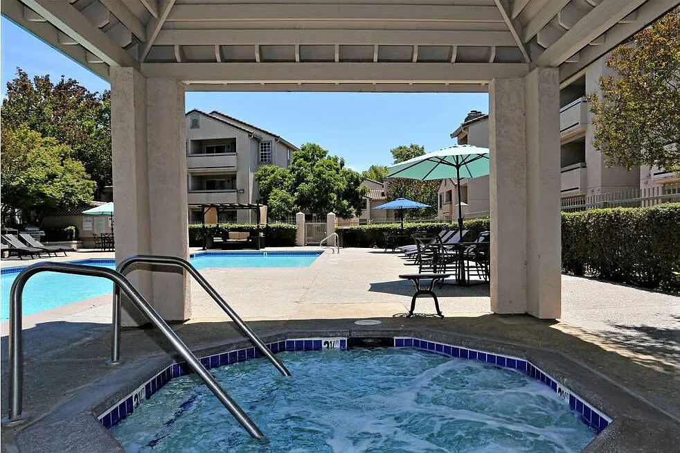 Hacienda Commons — Photo 4