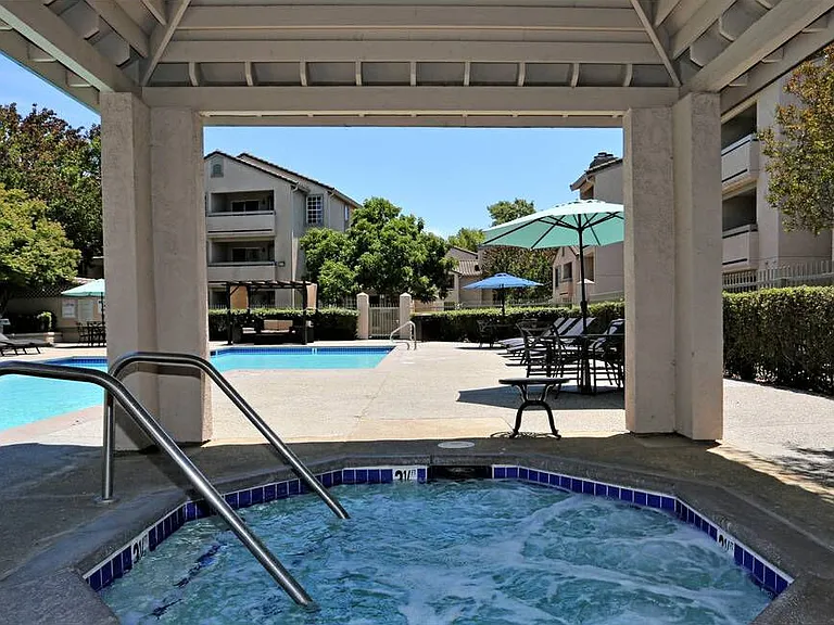 Hacienda Commons — Photo 4