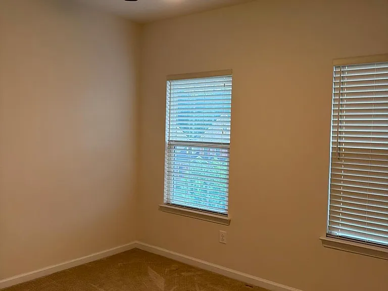 25707 Bishop Grove Ter — Photo 19