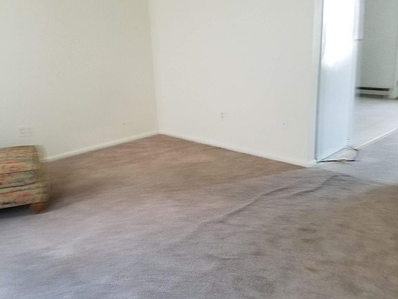 Carpet has been replaced since photo was taken