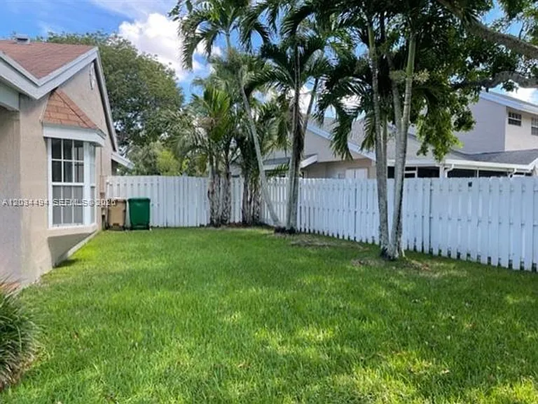 11160 SW 11th Pl — Photo 11