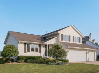 820 Saint Andrews Dr, North Liberty, IA 52317