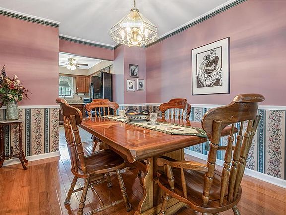 4th image of 5 Lexington Ct